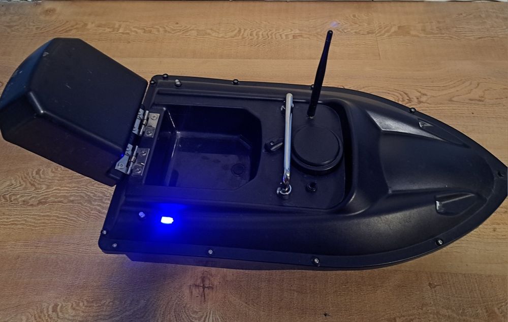 Лодка за захранка