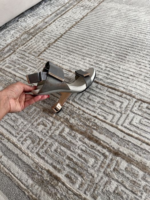 Босоножки UNITED NUD