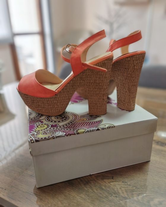 Летни сандали на ток