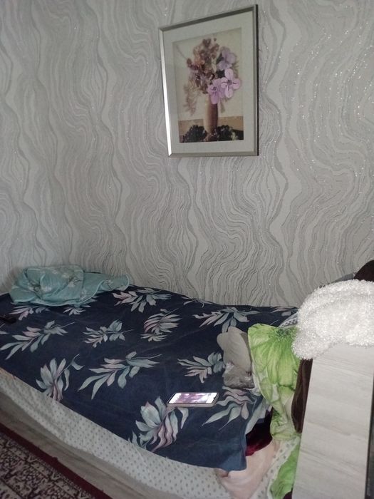 Яшнобод 1/1/9 Кадешва бозори  олдида 1-хонаси берилади хозайкали квар