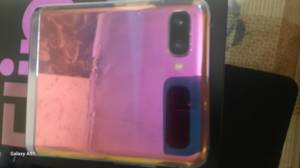SAMSUNC Calaxu Z. FLIP модельSM F 700F