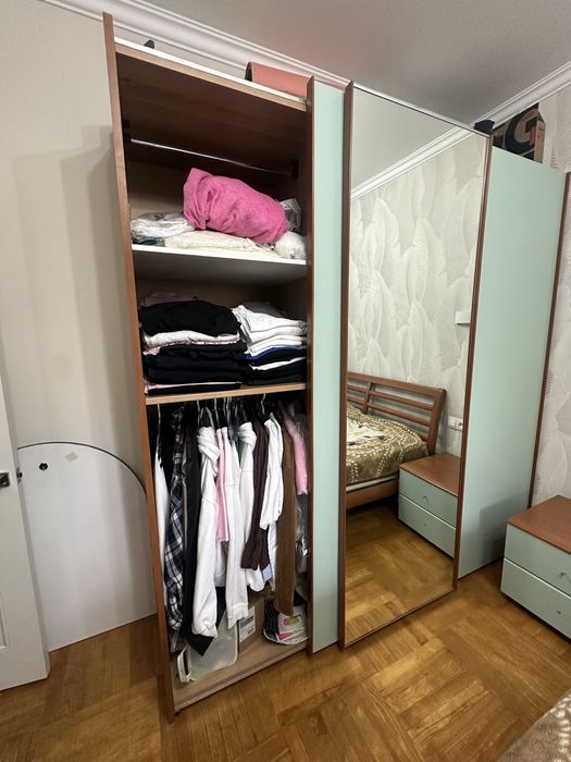 Продаю шкаф, комод и 2 тумбочки
