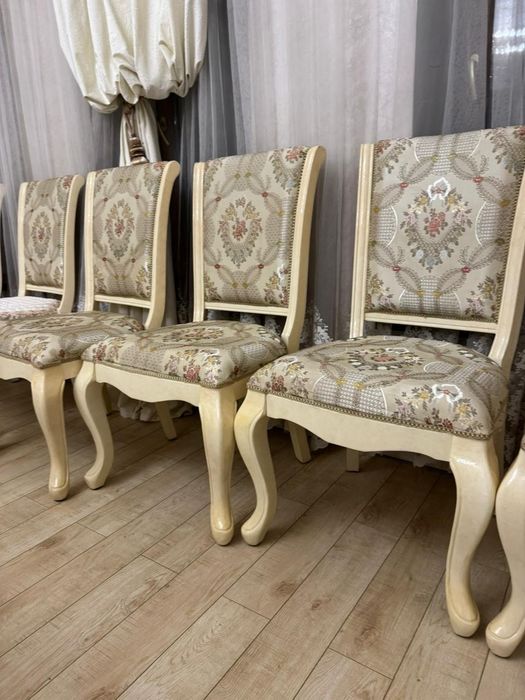 Продаётся комплект для столовой/гостино