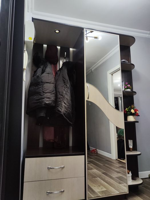 Продам прихожий шкаф