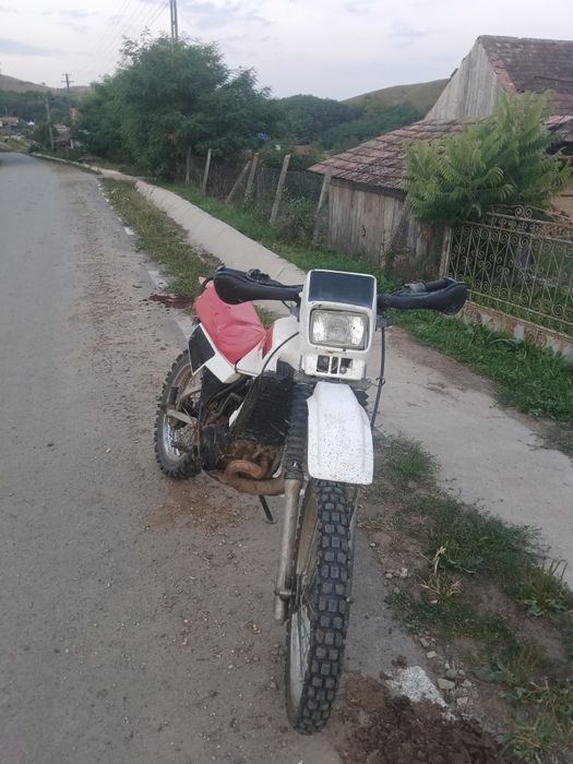 Vînd yamaha DT 125