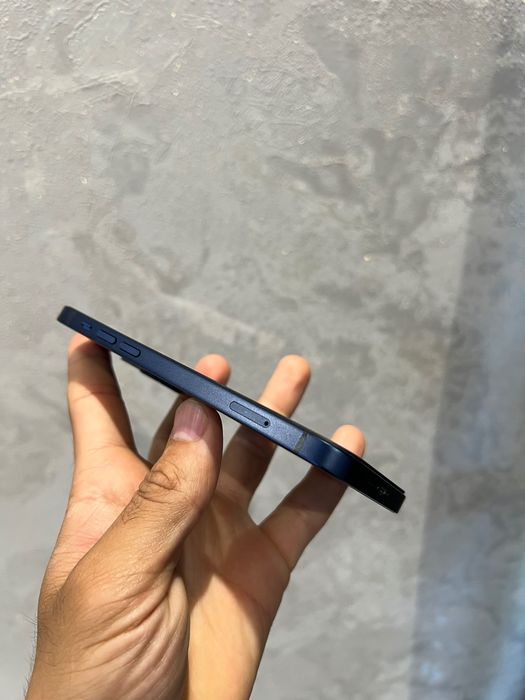 Iphone 12            .