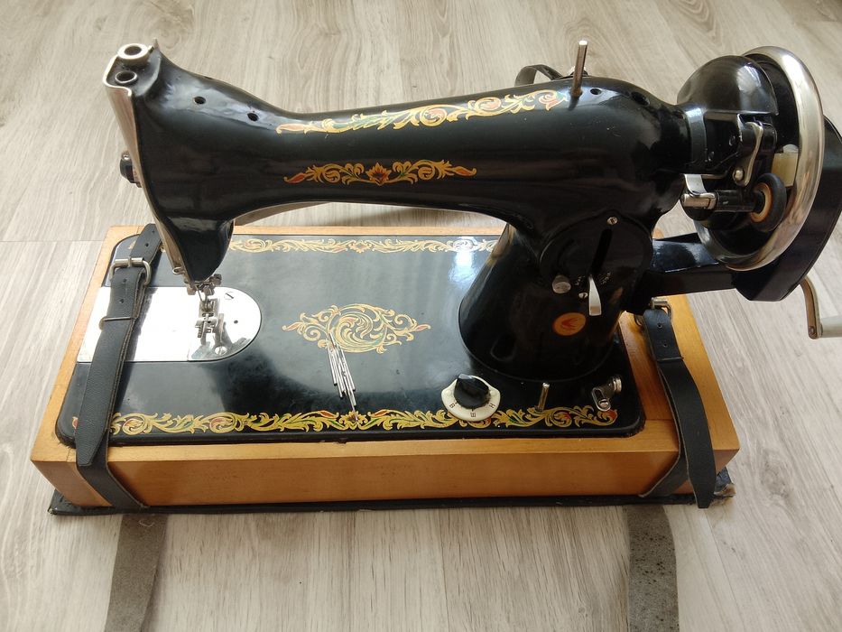 Продам швейную машинку