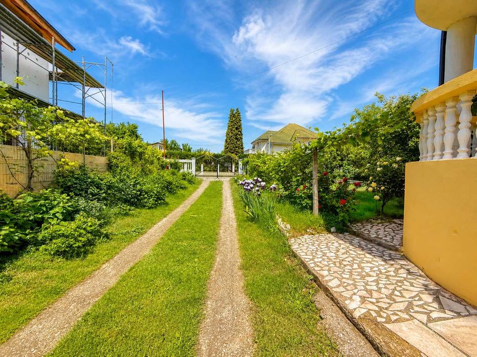 Casa spatioasa cu teren de 2450m2