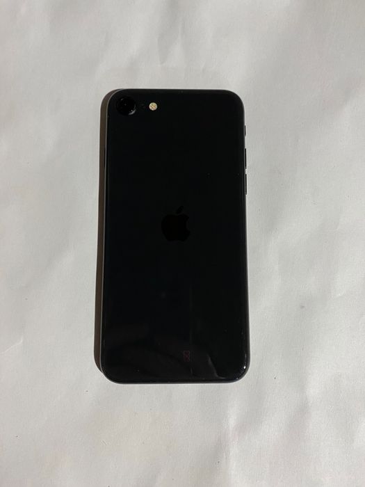 Продавам iPhone SE 2020
