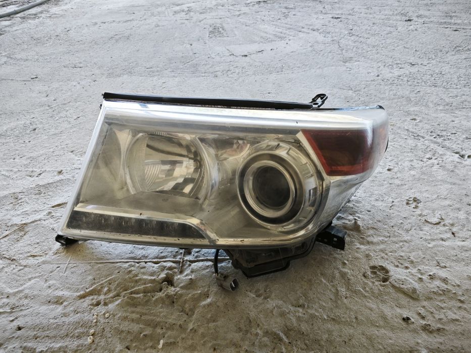 Фары Toyota Land cruiser 200