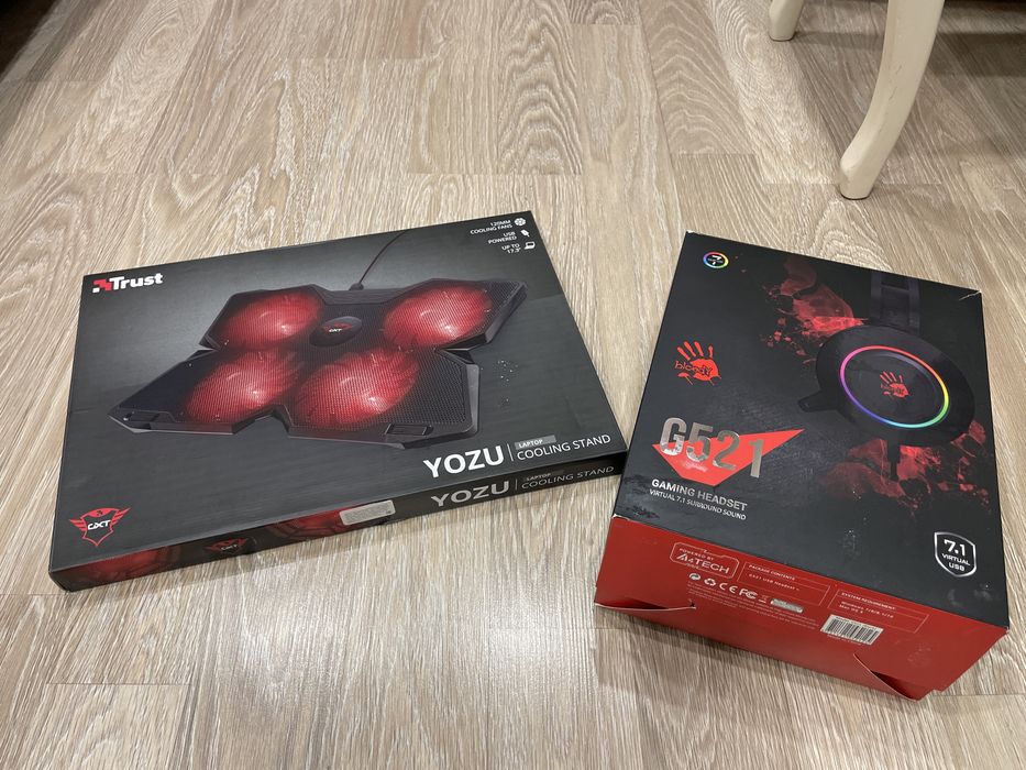 Продам подставку,наушники.