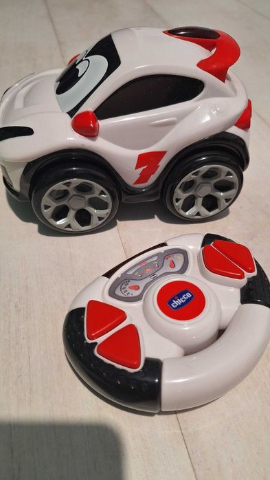 Chicco,masinuta cu telecomanda