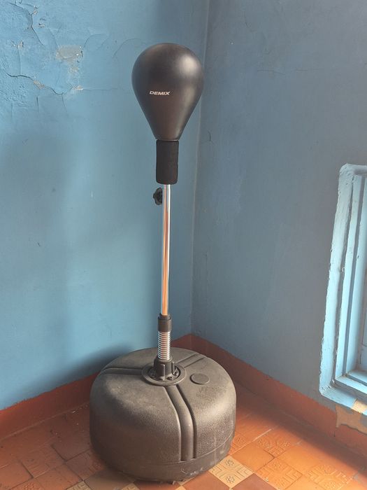 Продам грушу боксерскую