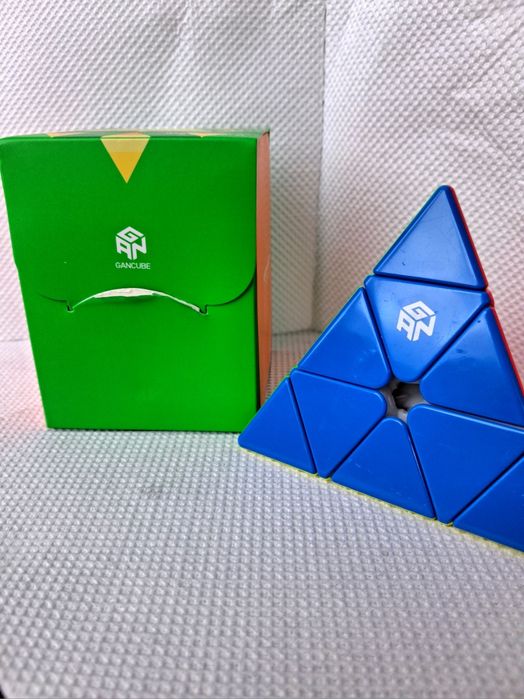 Кубче рубик Pyraminx M Gan