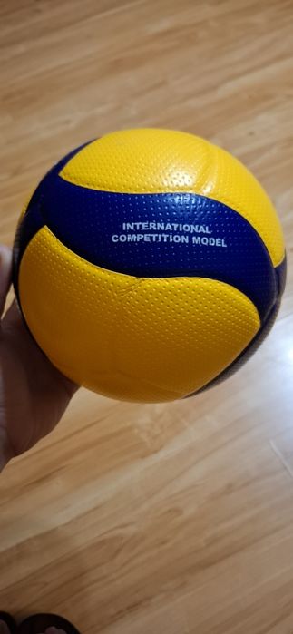 Волейболна топка Mikasa V300