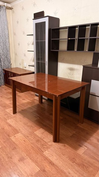Продам трюмо, кровать, двд, стол, тумба, вешалка