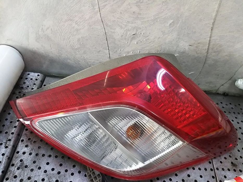 Stop tripla lampa dreapta toyota yaris 3 p13