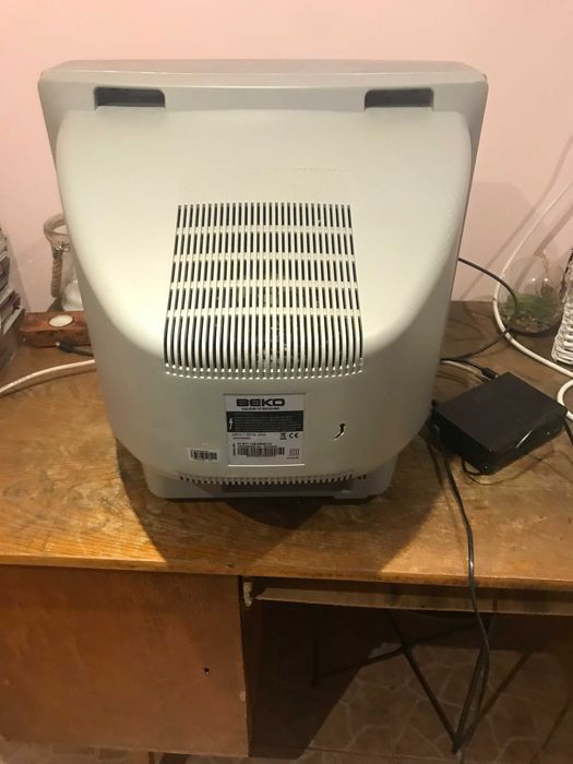 Продавам телевизор с кинескоп 21"  BEKO