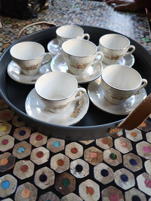 Лот от различни видове чаши