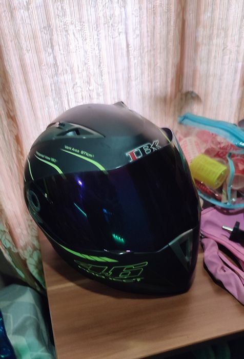 Продам мото шлем. Размер L. В отличном состоянии.