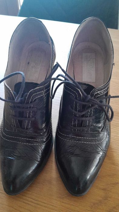 Vand pantofi dama marimea 36