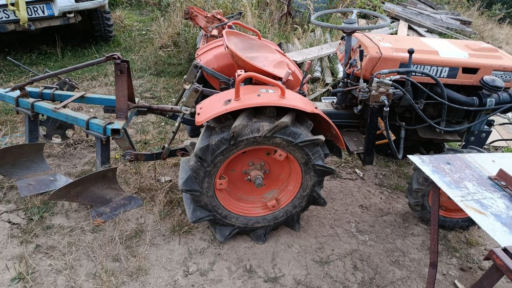 Vând tractoraș kubota