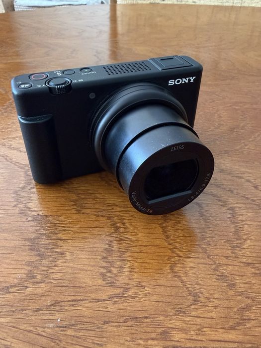 Apara foto compact Sony zv1 ii , m2 an 2026