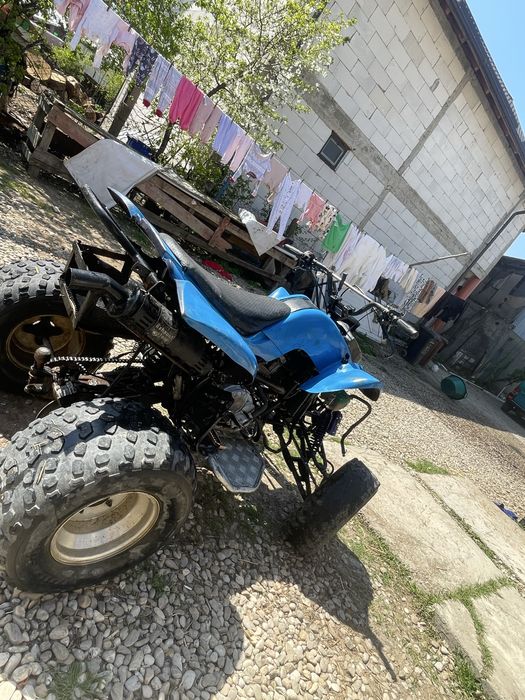 Vand atv de 200cc  in stare forte buna    Vand sau scimb   Are 4+1drepte  prinde 95km