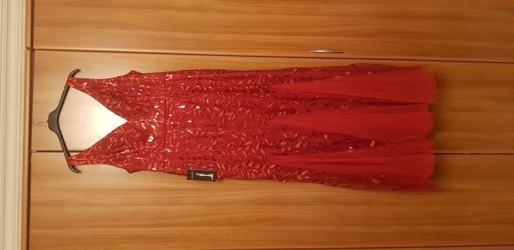 Шикарное платье на торжество.