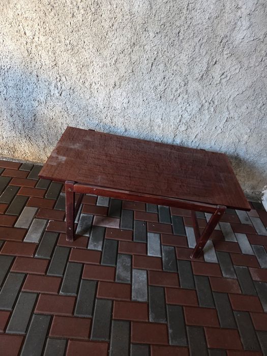 Продам холодильник , столы