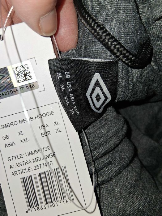 р-р L;XL суичър с качулка Umbro