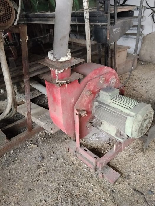 продается 2 зернодробилки