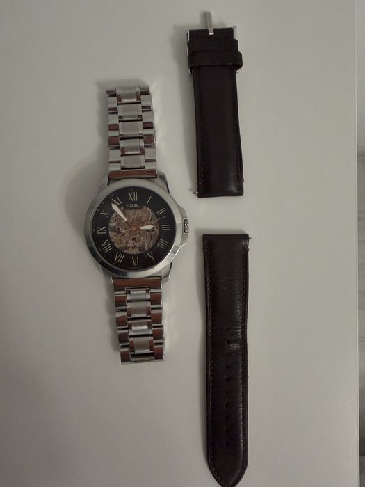 Ceas Fossil automatic. Doua curele si o mica zgarietura pe sticla