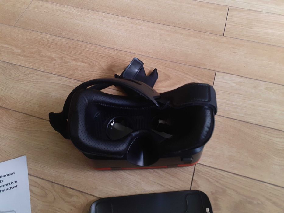 dispozitiv ochelari casca realitate virtuala