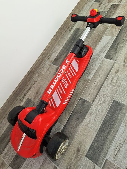 Vând trotineta Monster Truck Action One