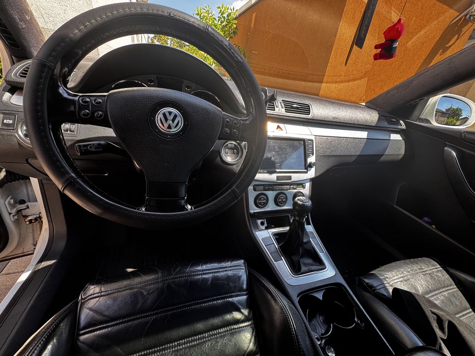 VW Passat B6 2.0 TDI | Piele | Trapă | Dublu Climatronic | Scaune Încălzite | Jante R17 | ITP 03/2027 |