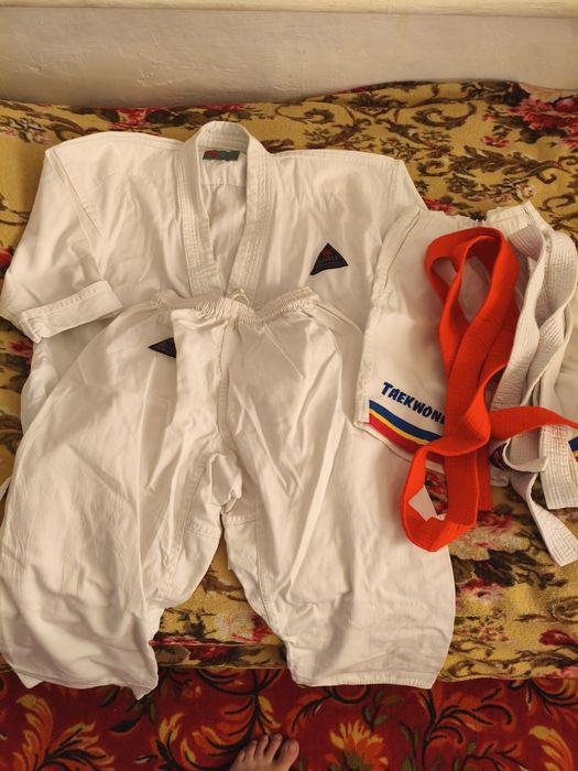 Продам кимоно в отличном состоянии.