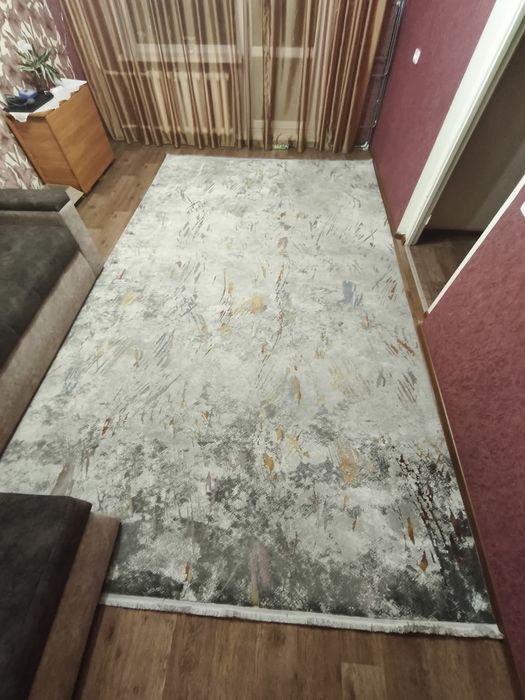 Ковёр в хорошем состоянии