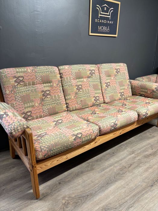 Canapea 3 pers. cadru lemn masiv rasinoase