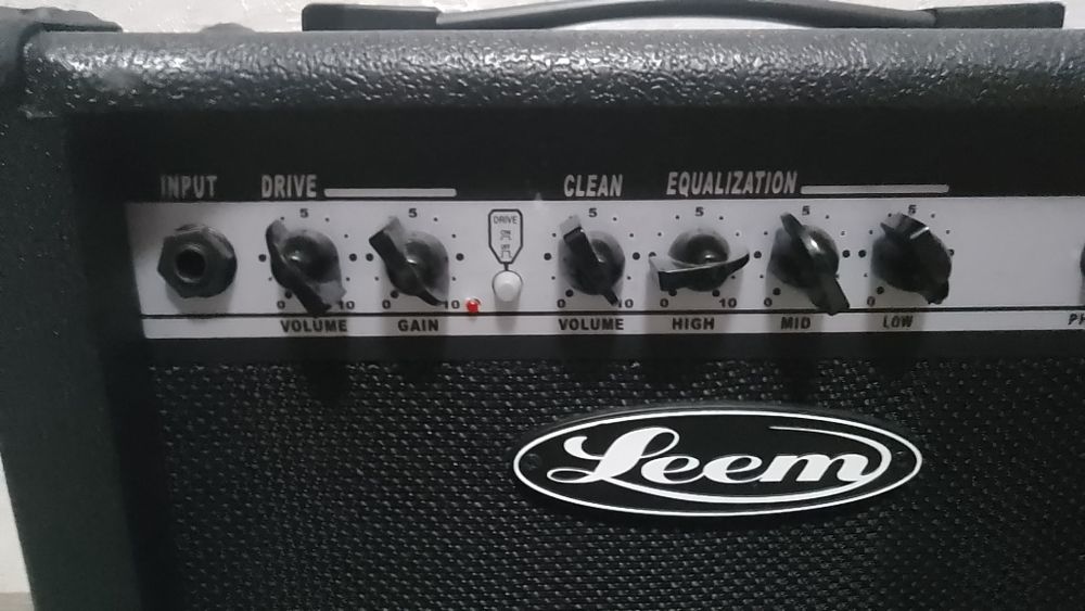 Продам комбо усилитель leem 25ватт