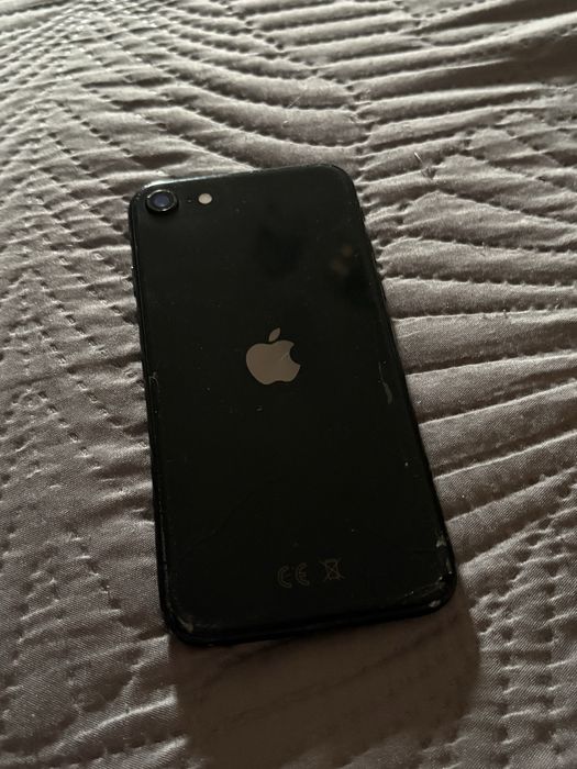 Продаю iPhone SE 2020, 64 ГБ, чёрный.