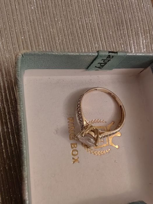 Продаётся золотое  кольцо