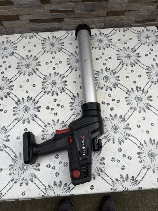 Акумулаторен пистолет за силикон WURTH