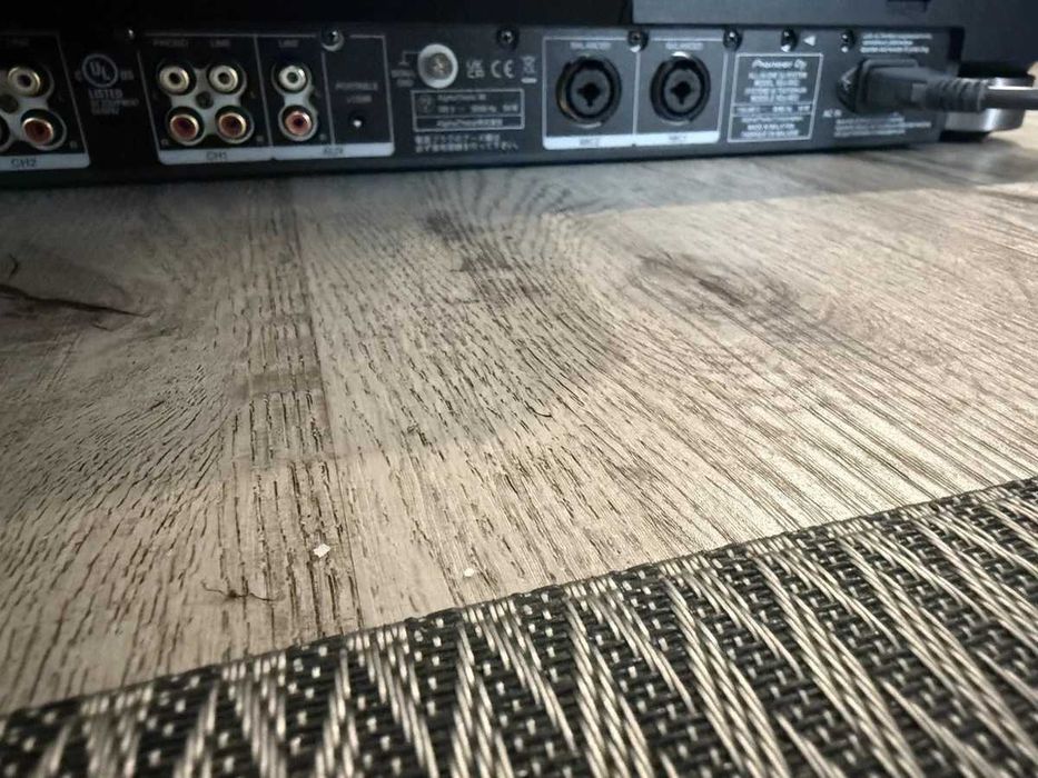 Pioneer DJ XDJ-RX3 cu suport pentru boxe Headliner