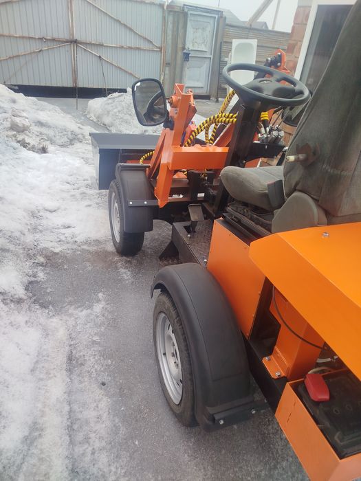 Продам трактор погрузчик