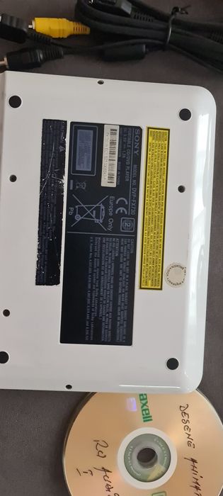 DVD Player Portabil Sony DVP-FX730 – Pachet Complet (Telecomanda + incarcator Auto + Priza)