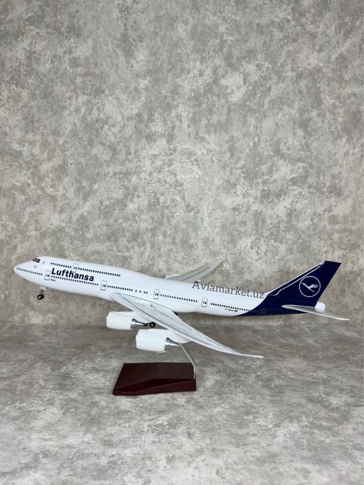 Самолет офиссный сувенир (BOEING-747-LUFTHANSA) с Led подсветкой