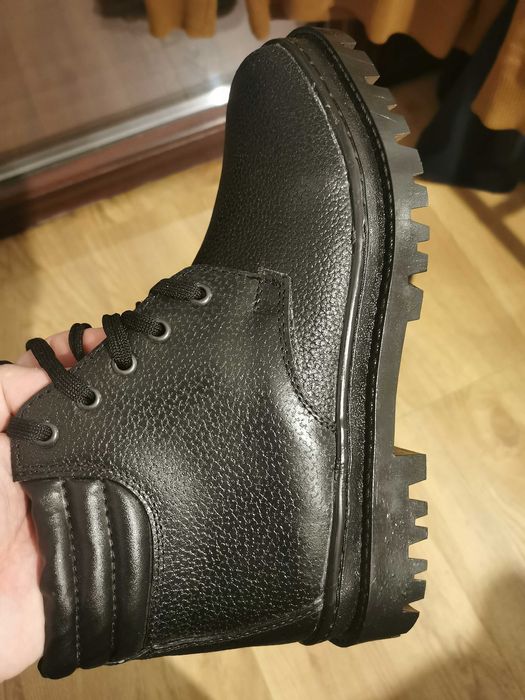 Bocanci de piele neagră 40