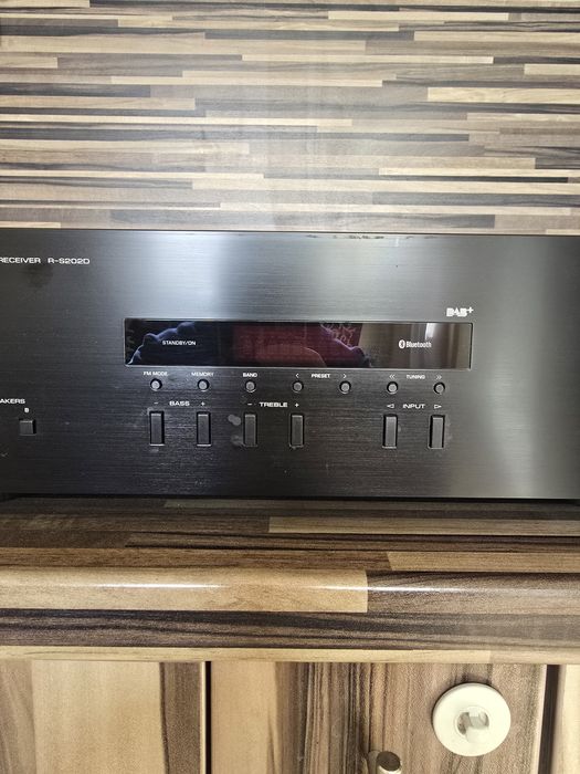 Продавам ресивър Yamaha R-S202D
