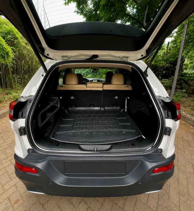 Vând jeep cherokee limited